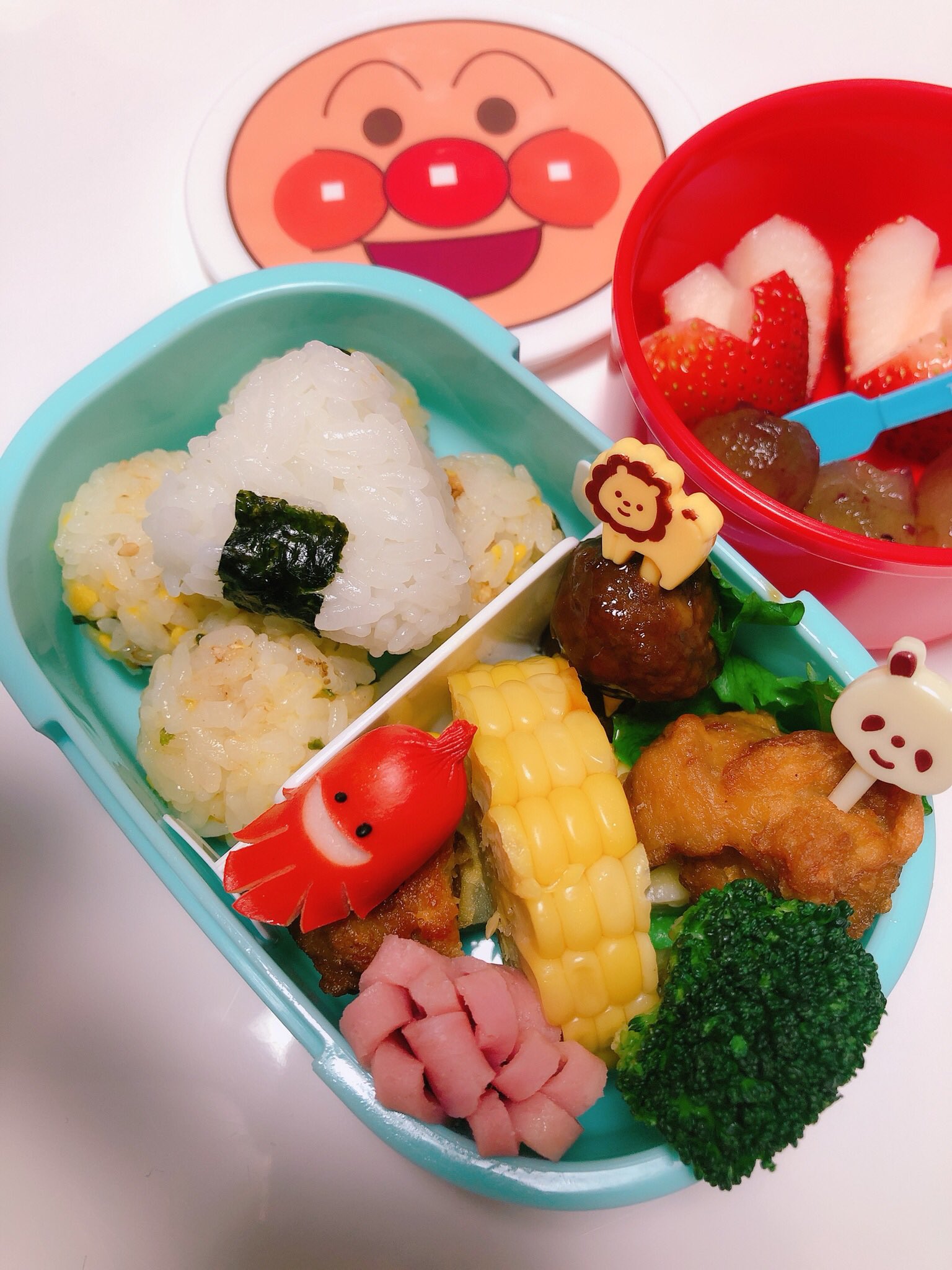 ゆんゆん 初めての息子のお弁当 保育園で お別れ遠足 でも コロナの影響で 遠足は中止 でも みんなと楽しく 食べておいで ﾟ ﾟ ﾉ 保育園お弁当 3歳弁当 自己満弁当 T Co 4yy3jeqtyl Twitter