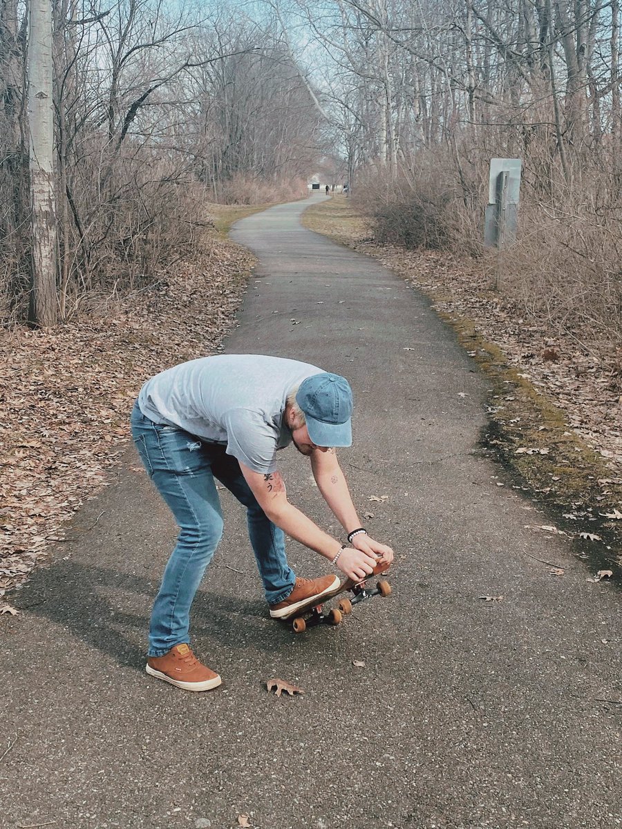 DarrinMykel's tweet photo. yeah, i skateboard. 

if only the popular kids from high school can see me now. https://t.co/H58WYDAt33