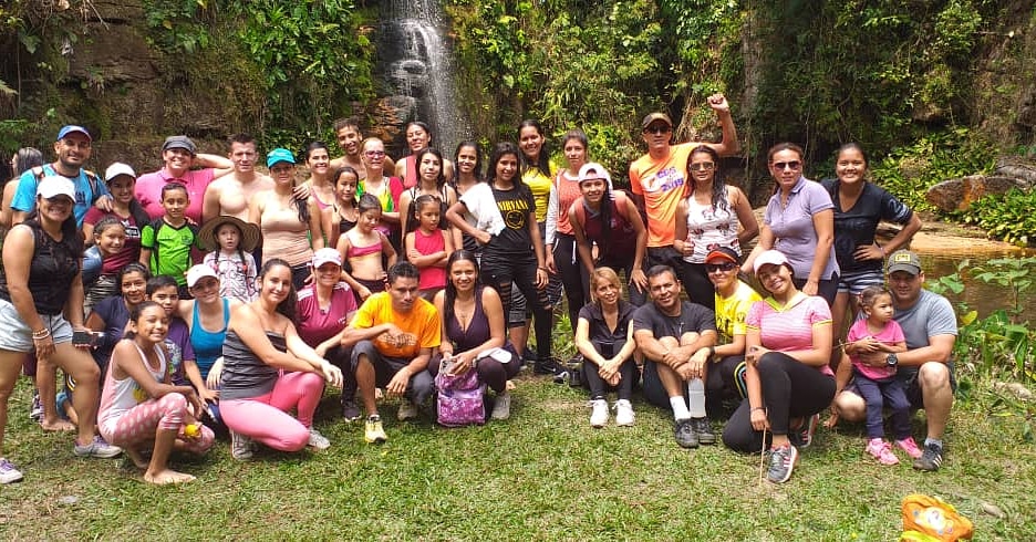 alboradaazul22's tweet photo. Y así se desarrolló este domingo la Caminata Recreativa por el Día Internacional de la Mujer. Una actividad organizada por el gran equipo de #Fundazual La Azulita. Que tuvo como inicio en La Plaza Bolívar de La Azulita y con llegada a la Hermosa Cascada de Olinda. https://t.co/EpzabJIICb