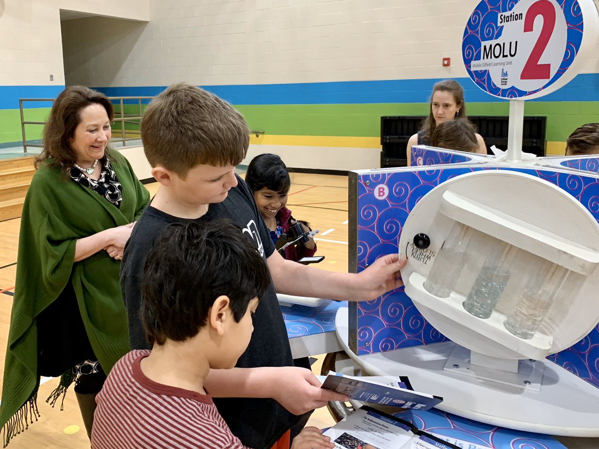 ltisdschools's tweet photo. We were honored to welcome @TexasFLCA and @ChristiCraddick to the Mobile Oilfield Learning Unit, a traveling exhibit run by @TXOGA that teaches students about science, technology and careers in the oil and natural gas industry; thanks for hosting @HicksSamuel @jenneuse #LWElearns https://t.co/4UJQfKmrxL