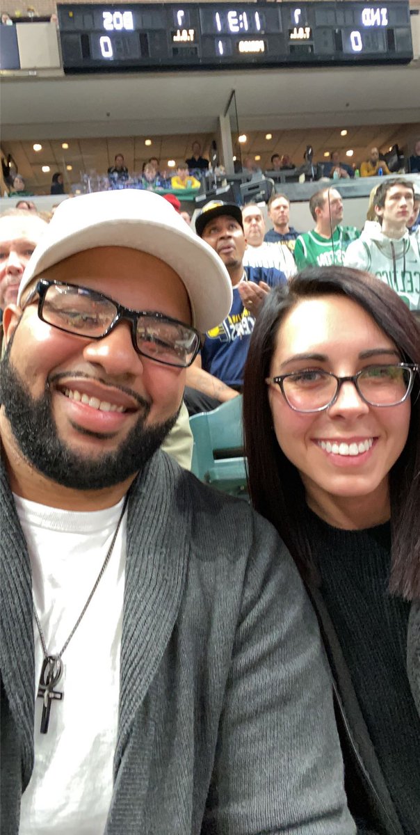 _CheyenneLea_'s tweet photo. #pacersgamenight https://t.co/8a1nx4YYXg