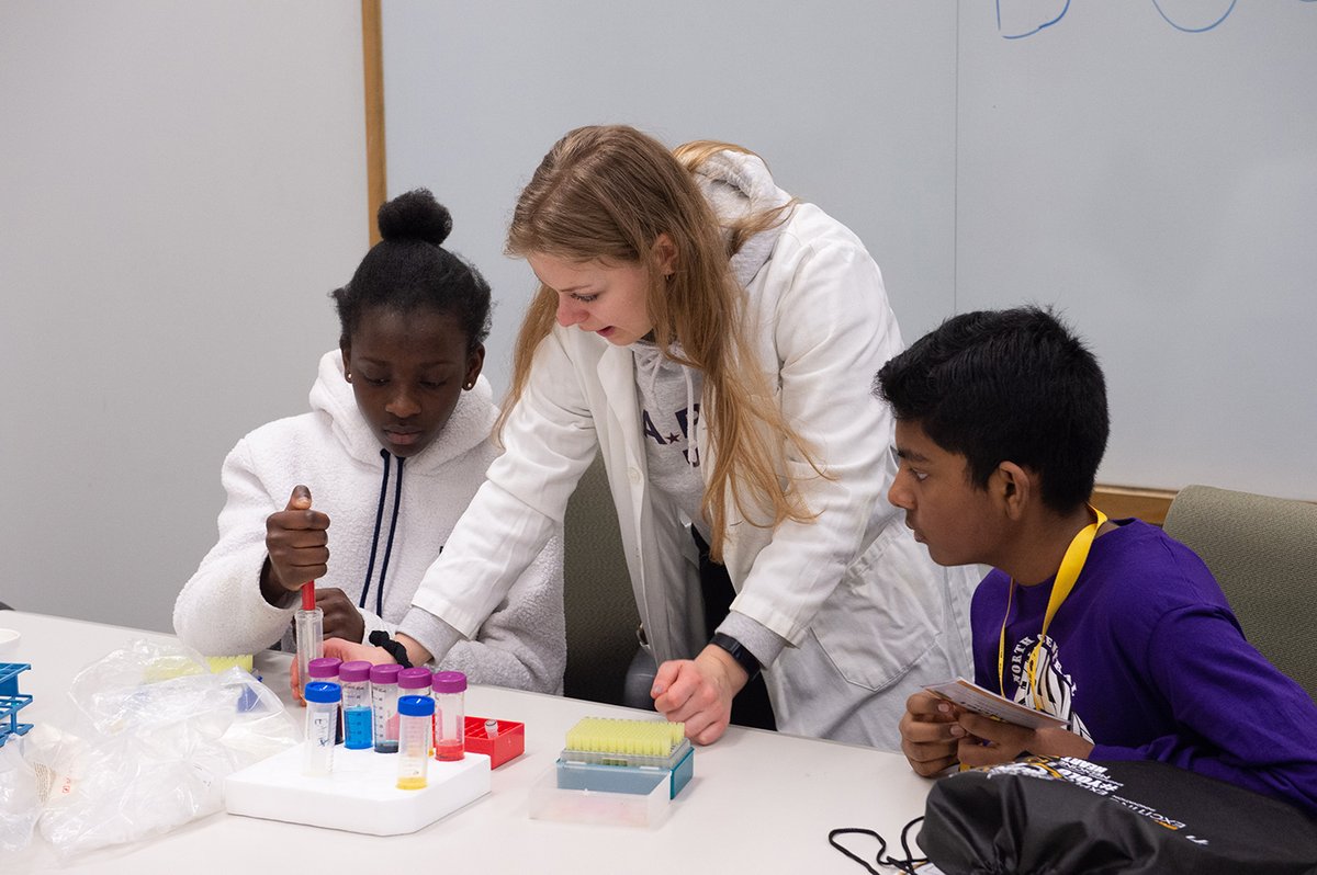 IowaMed's tweet photo. Did you know the average human brain weighs 3 pounds? 🧠 Students learned interesting facts like this and much more at Kids Go STEM this past Saturday. #KidsGoSTEM https://t.co/nIGSepySOF