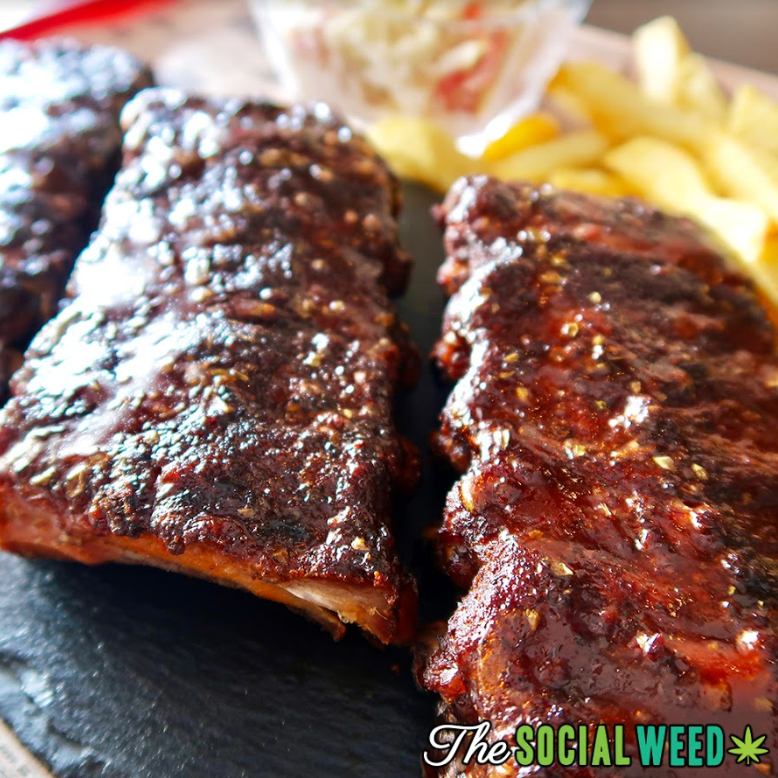 Needing dinner ideas? These smokey pork ribs could be a great option tonight! Find the recipe here thesocialweed.com/recipes/smokey… 

#TheSocialWeed #LetsGetSocial #Its420Somewhere #TastyTuesday