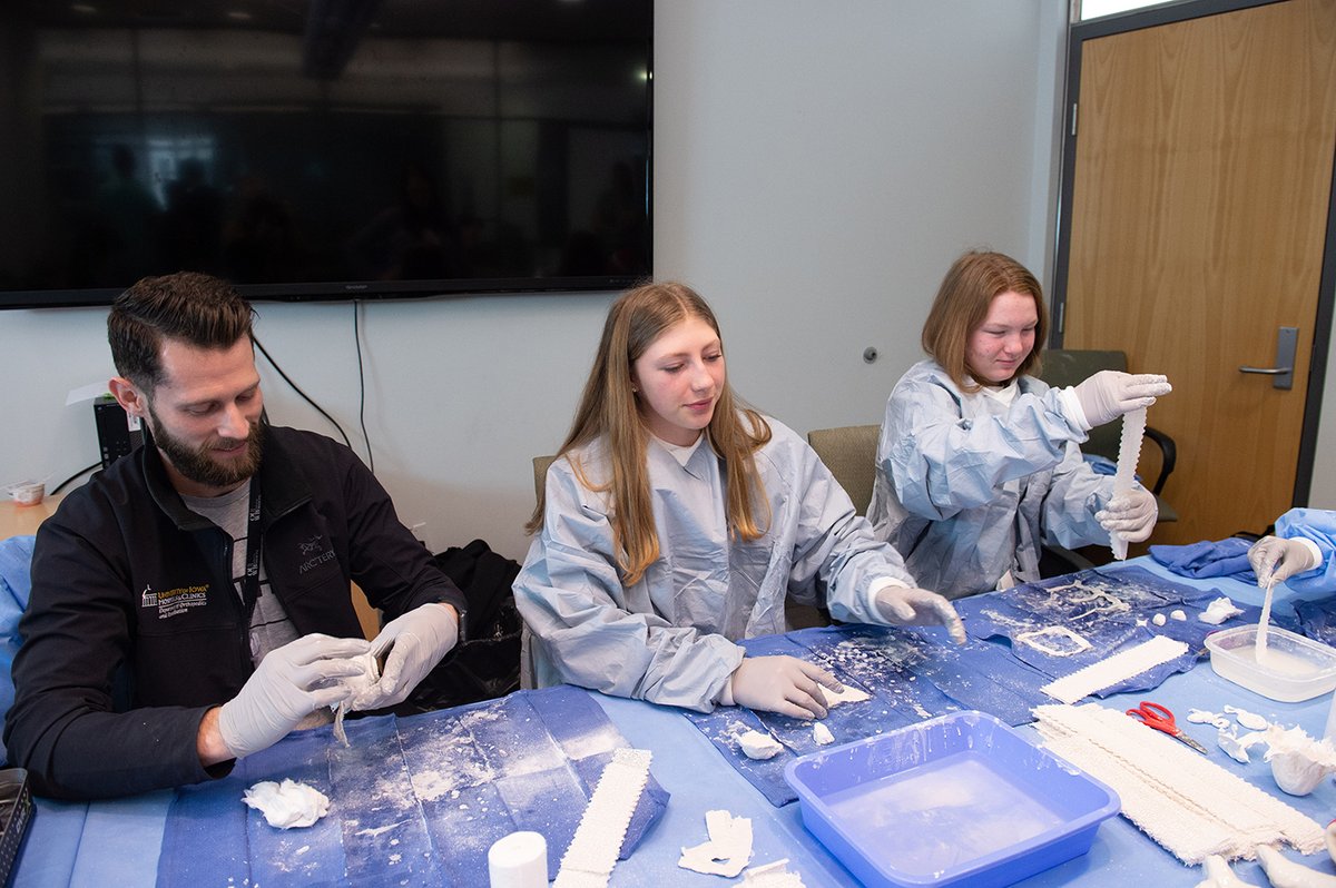 UIchildrens's tweet photo. Did you know the average human brain weighs 3 pounds? 🧠 Students learned interesting facts like this and much more at Kids Go STEM this past Saturday. #KidsGoSTEM https://t.co/TxePvBhjlD