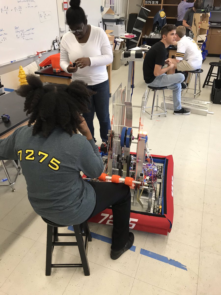 frc7275's tweet photo. Got some good testing in today. 🤓Our climber is looking good, tryin to keep it that way. Programming team in full force too!🙃🤖 #lusherpride #firstrobotics https://t.co/4SjSfdpI1a