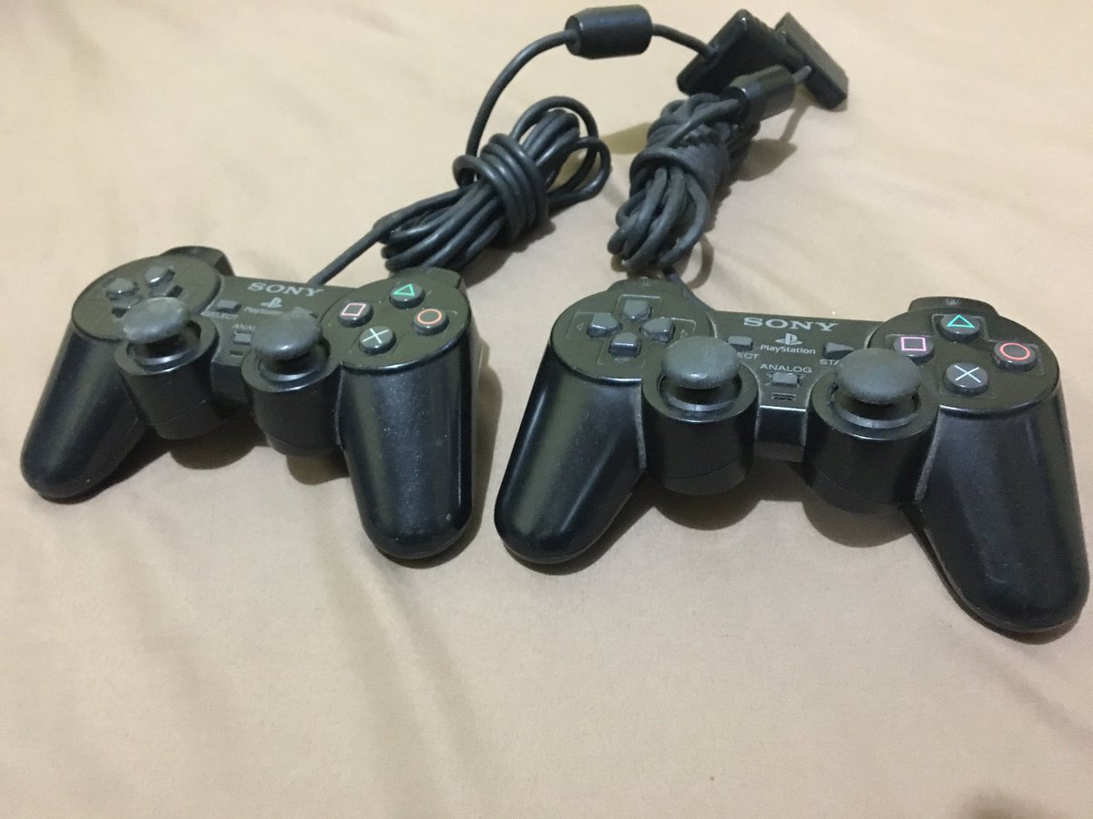 doublebbv's tweet image. Cachivaches #021

#Ps2 #AvCable #ComponentCable #DualShock2