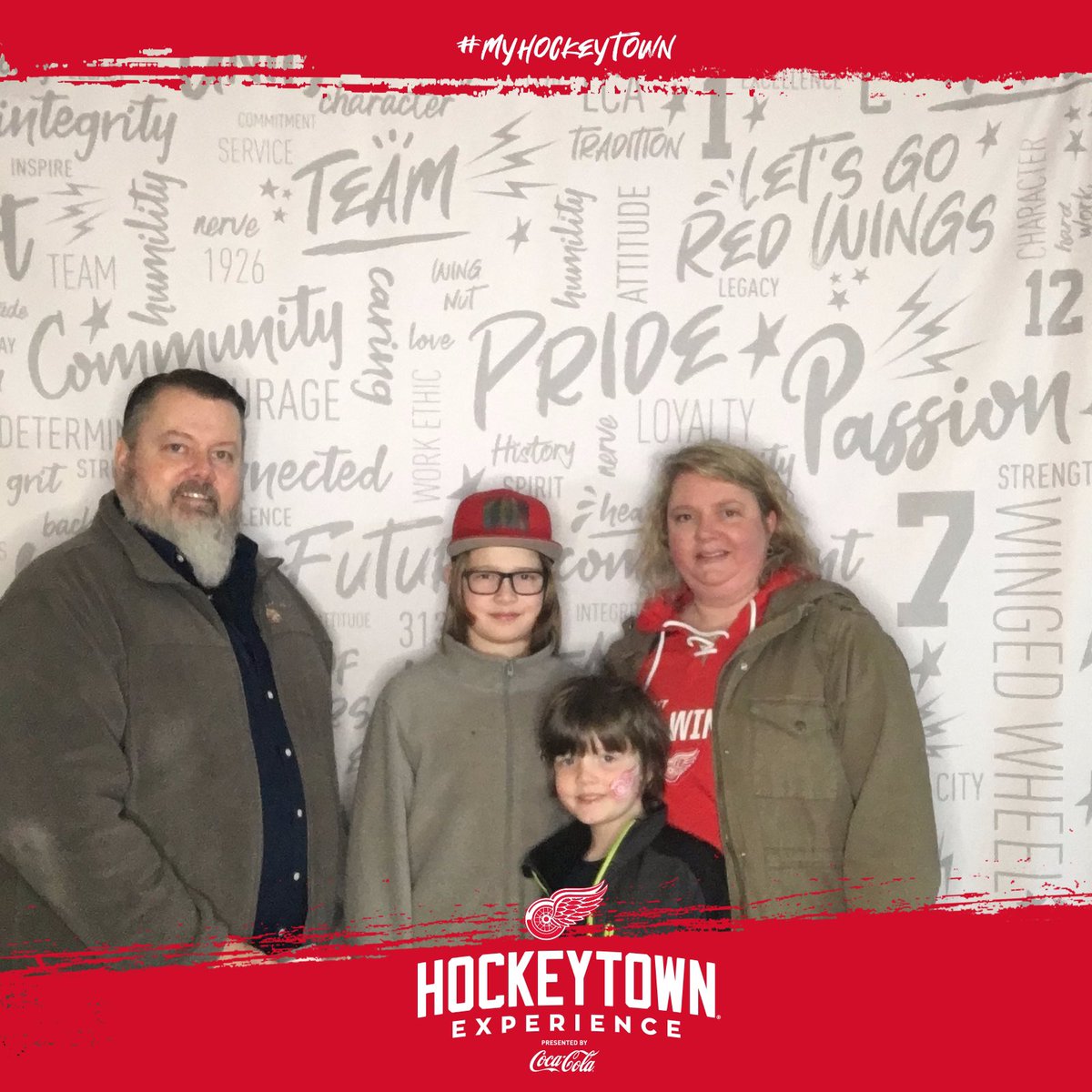 TheMrsKBerger's tweet photo. Last planned game of the season! #MyHockeytown #CokeFanX #LGRW https://t.co/8mk8clLz9a