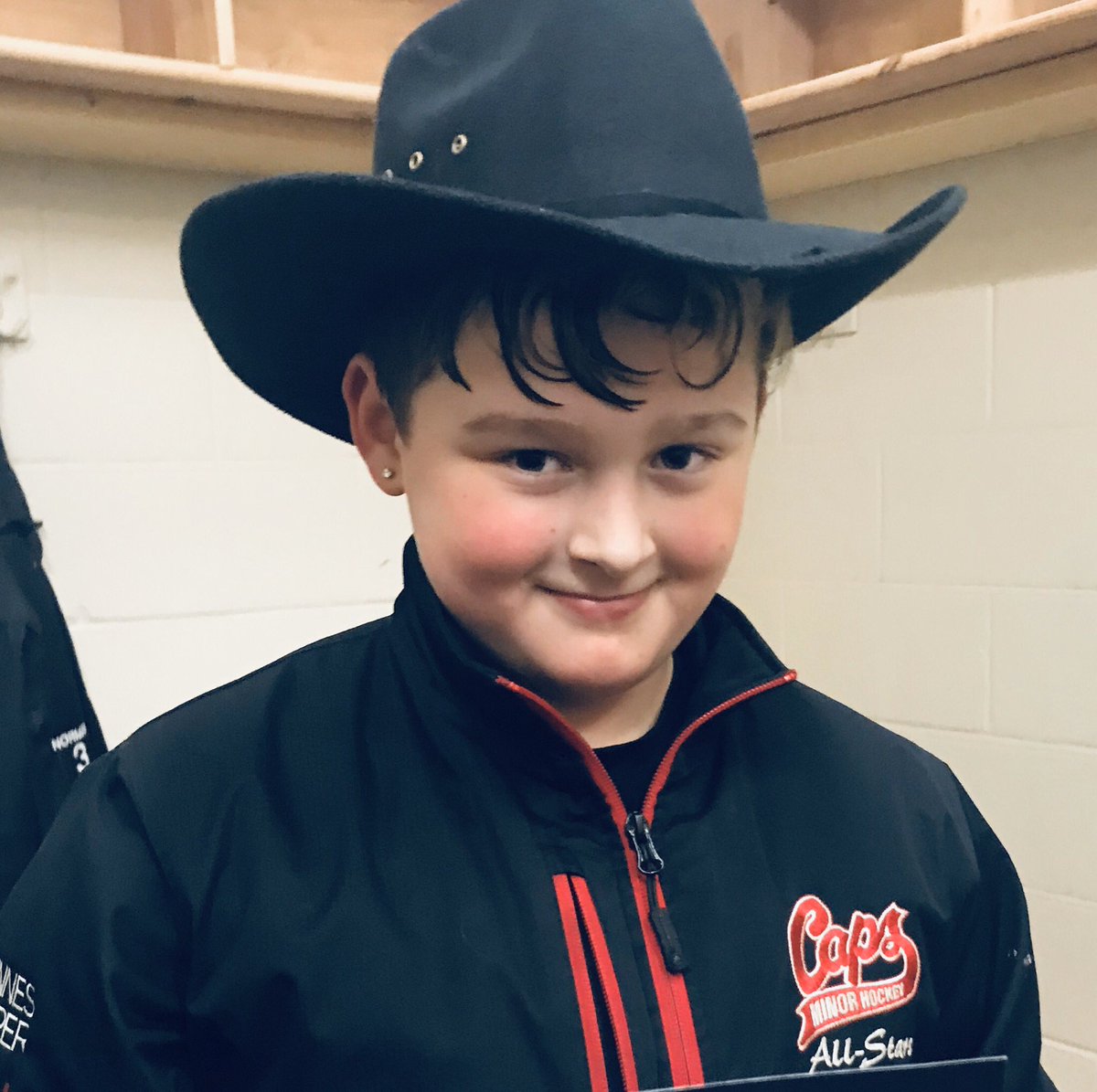What a way to end the season! Undefeated to finish tonight in a 2-2 tie. Congrats <a href="/ParadiseAtom/">小林（大澤）一尋</a> on a game well played 🙌 #capofthegame was Tyler Hynes. Way to go bud! Looking forward to the playoffs 🏒 <a href="/SJMHA/">St. John's Caps</a> <a href="/DJHLnews/">@djhlnews</a>