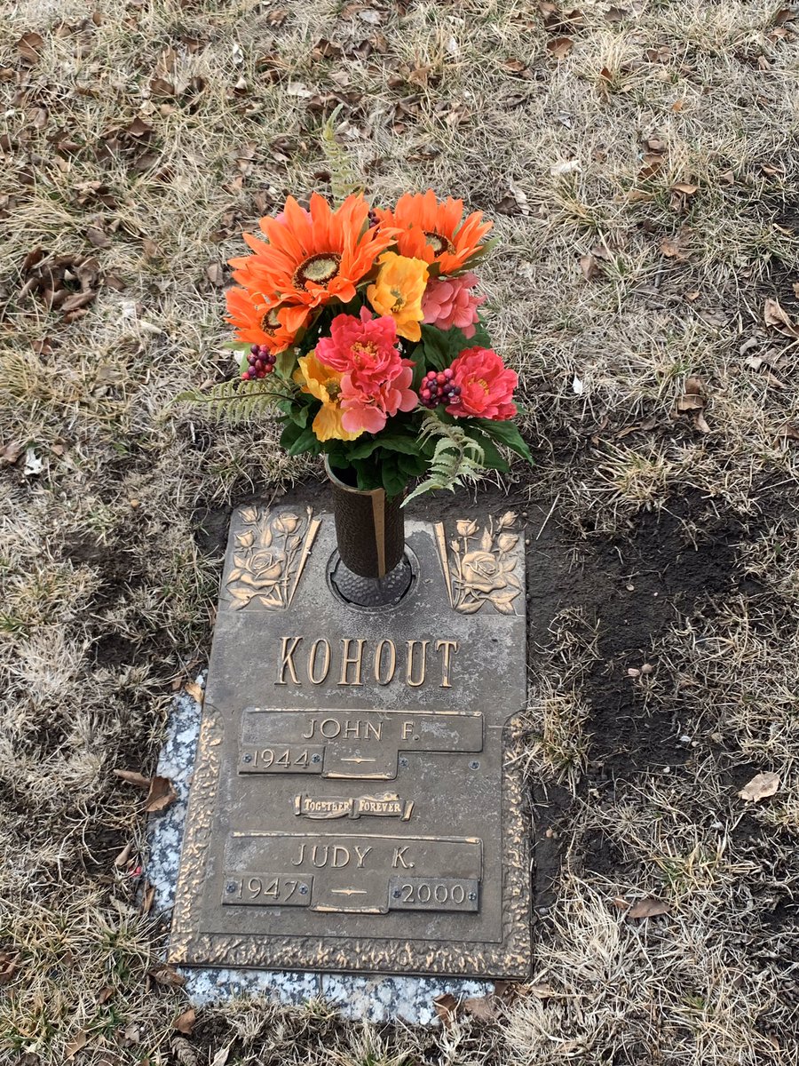 Cynthia85308937's tweet photo. Today marks the 20 yr Anniv of my Mom’s (Judy Kohout)murder. Not a day goes by that we don’t miss you Mom. You taught us so much in your 52 yrs.Don’t take anything for granted~we don’t know what tomorrow holds! @carli_kohout13  @ToddVergil @Price_Blake @CadenKohout13 #LoveYou❤️ https://t.co/AyEr2nYsRf