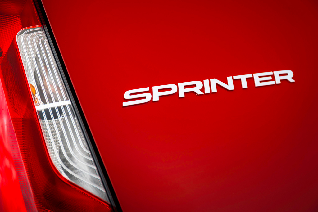 MBVanesMx's tweet photo. Con su amplia oferta en opciones de equipamiento, #SprinterMx se puede ajustar con precisión a las exigencias específicas de tu empresa. #100ForYouSprinter
https://t.co/ONBe1MAWVG https://t.co/sxhf0jcRDK