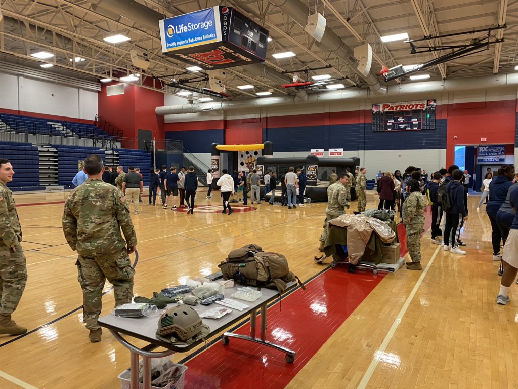AL National Guard &amp; Madison/Limestone County Disaster Relief partnered w/ Inside-Out Ministries shared their roles during natural disasters w/ 9th, 10th &amp; 12th grade for Enrichment Day!Thank u for sharing w/our students how they can serve locally&amp;globally! #mcslearn #mcsenrich