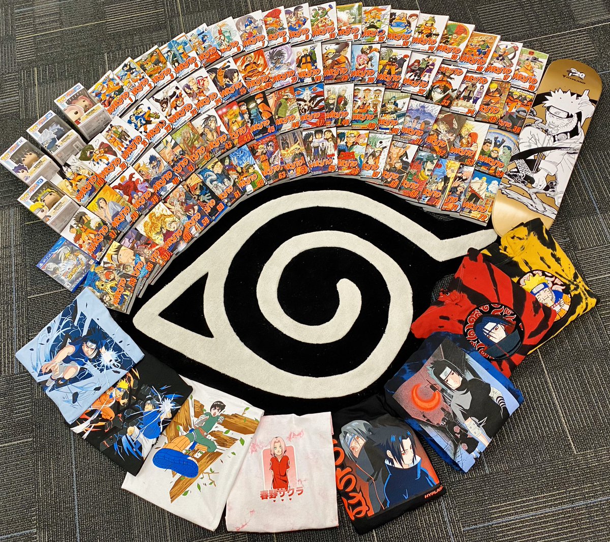 hypland's tweet image. 🍜 GIVEAWAY 🍜

Winner will receive an unreleased Leaf Village Rug, every Naruto + Shippuden manga, a copy of Naruto Ninja Storm 4, an unreleased Naruto deck from NYCC, Naruto Funko Pops, clothes from Naruto part 1, etc! 

enter:
Follow &amp;amp; RT. + tag a friend