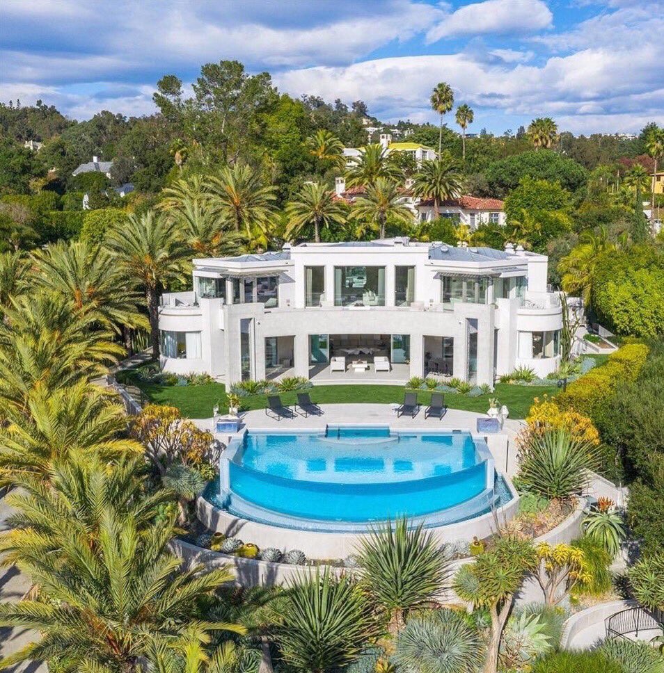 iciwimust's tweet photo. Real estate is slow, it’s reliable, it’s methodical—and if you have the patience and a good location, you can be financially secure. https://t.co/w2T0BO5WGA https://t.co/vWxIKXRXGO