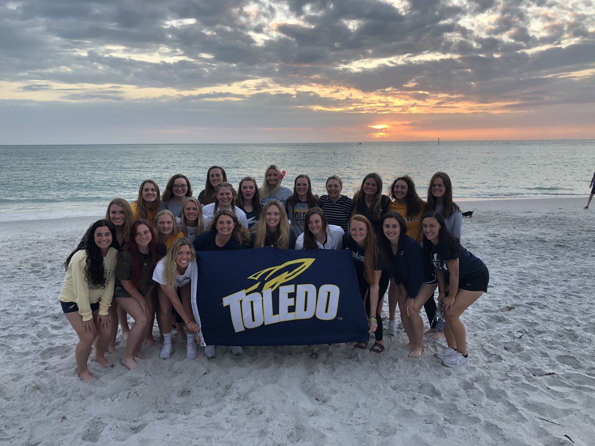 ToledoSoftball's tweet photo. First game day in Florida in the books. Thank you to our families for hosting us for team/family dinner. ❤️ https://t.co/CZwnjRBGIR