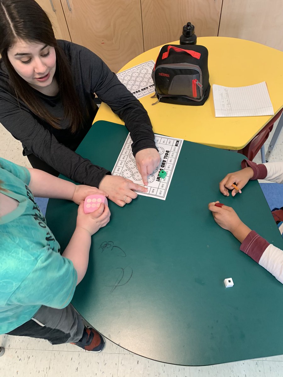 Ms_K_Grade1's tweet photo. We’ve been working on time to the hour and half hour. Ss played a game showing how they recognize the digital clock time and show it on an analog clock. https://t.co/A8rGmtQ9Rs