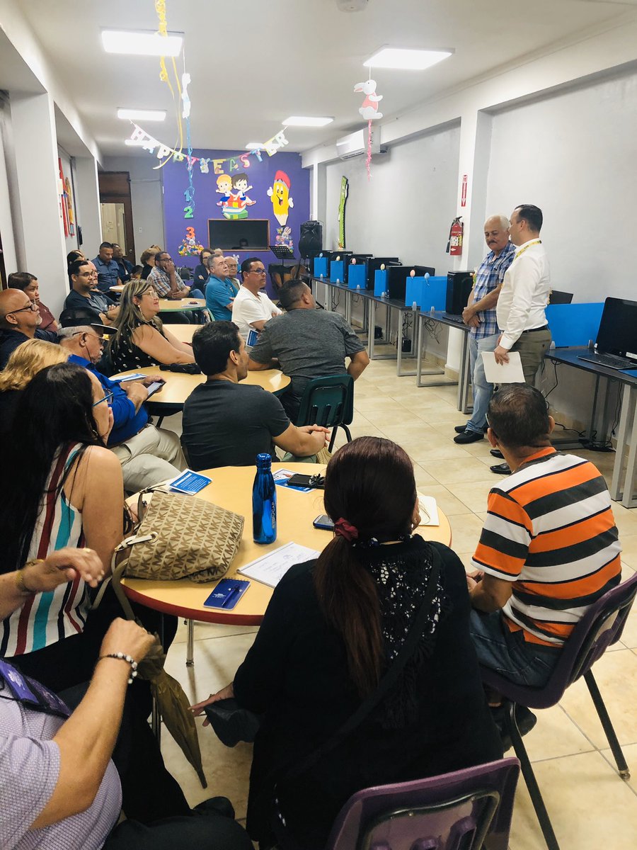 repjuniorperez's tweet photo. 📌SEGUIMOS| El comisionado del Partido Demócrata en Puerto Rico 🇵🇷 Héctor Joaquin Sánchez Álvarez, se dirige a los Presidentes y Coordinadores del Precinto 10 de Bayamón. #EstamosListos #BayamonPresente #Distrito7 #Trabajandoparati https://t.co/heqsr8HPT3