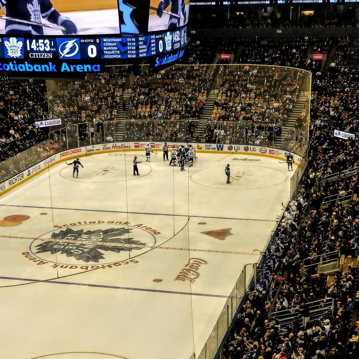 DevinCuddy's tweet photo. Taking in some #leafs in final prep for the #junocup on Fri #inspiration @MusiCounts @TheJUNOAwards @cbcsports https://t.co/W2HRnF16DU
