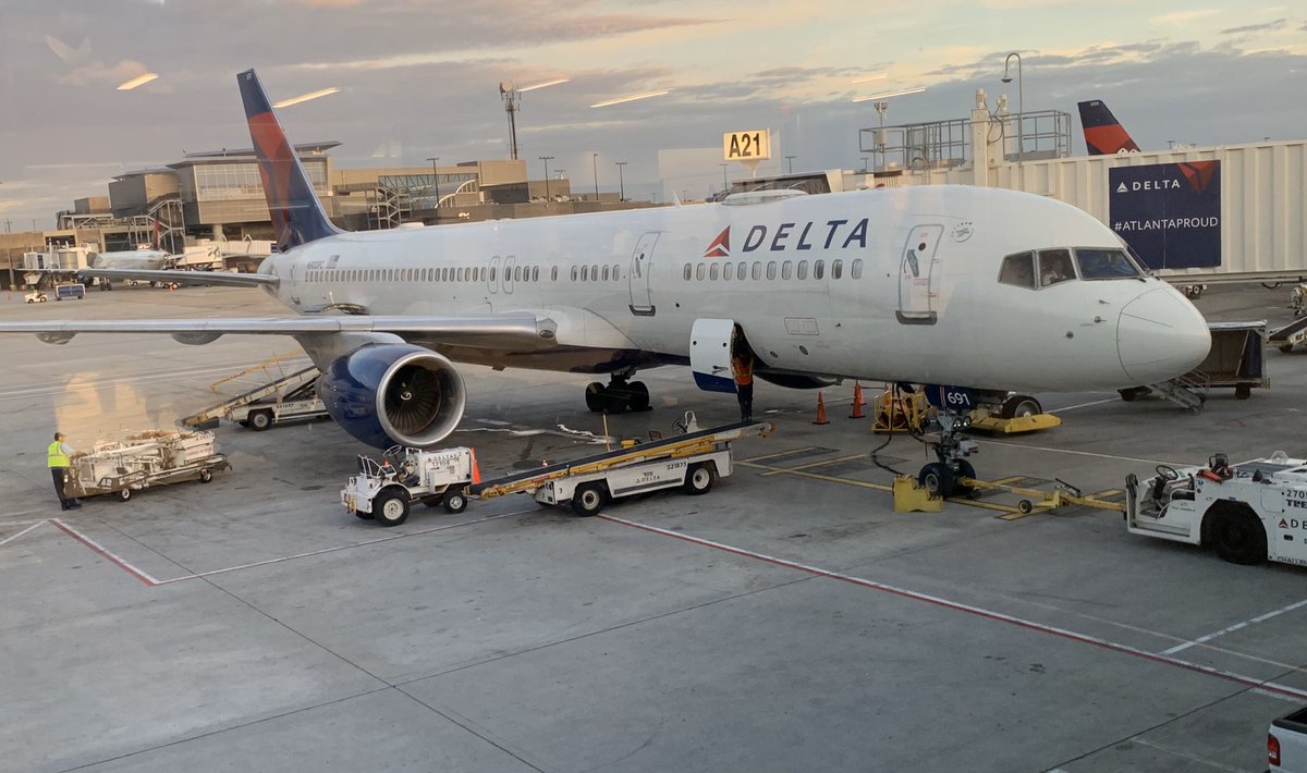 StorybyHighIron's tweet photo. Wheels up! High Iron is off to Albuquerque. Great content doesn’t make itself. #contentmarketing #videoshoot https://t.co/Obdm8D5zhC