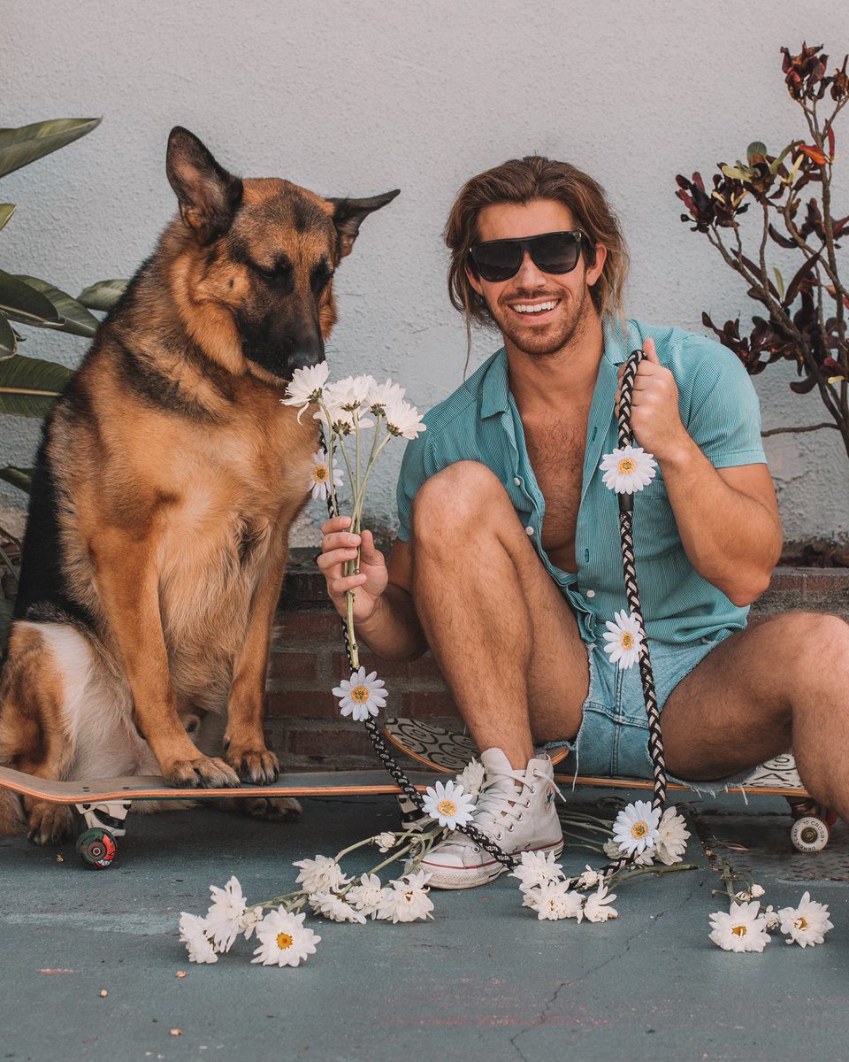 ijulian__'s tweet photo. always stop to smell the flowers 🌼 https://t.co/MNI3ItLp3b
