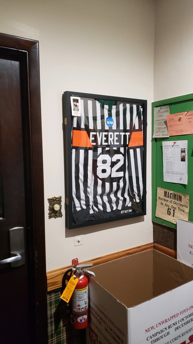 With St Patty’s Day approaching thinking of John Everett and hows he’s missed by all of us in hockey world. Happy to see his jersey displayed at the front door of the Elmira Hibernians Club! #GonebutNotForgotten