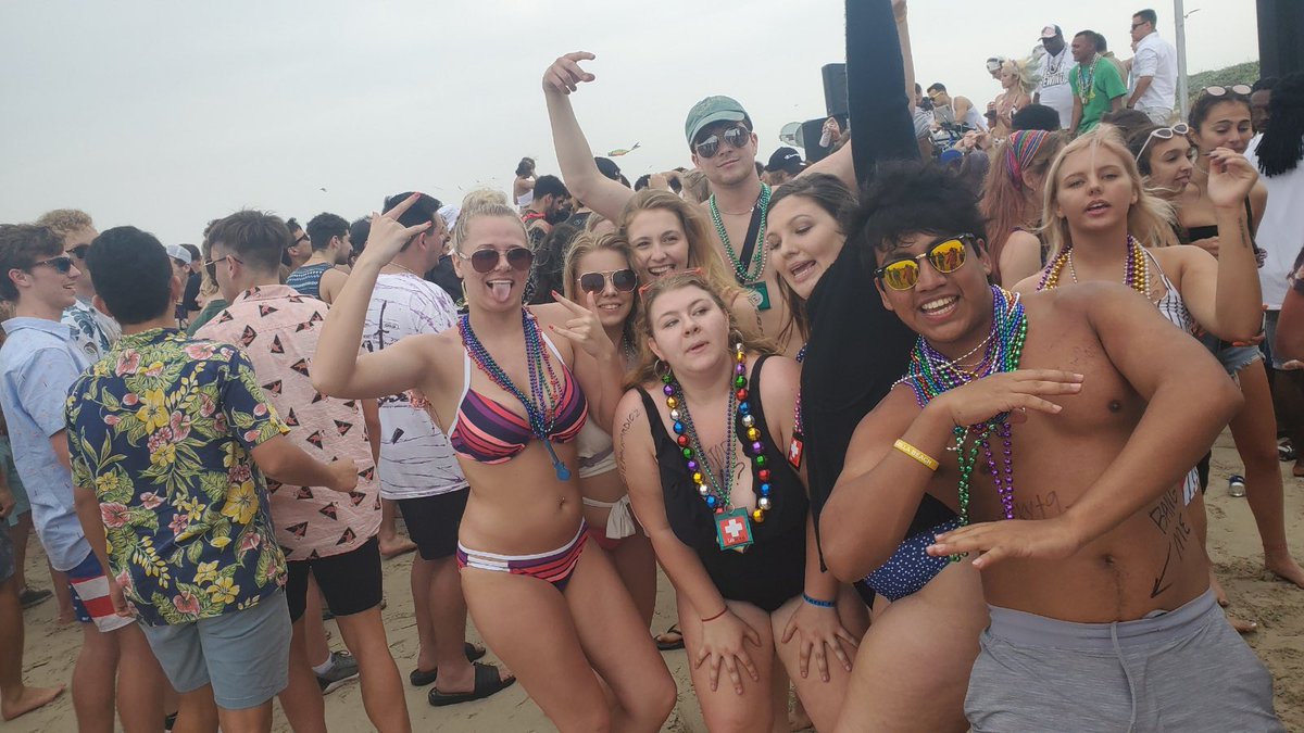 hotz95's tweet photo. Day βπ½of #SpringBreak2020 is done! Thanks to the homies from @party361tx. Catch us broadcasting live all week long in Port A, MM32 for the #HotZ95 Beach Patrol brought to you by @thomasjhenrylaw! βοΈπ₯ https://t.co/a1LnQp9HHy