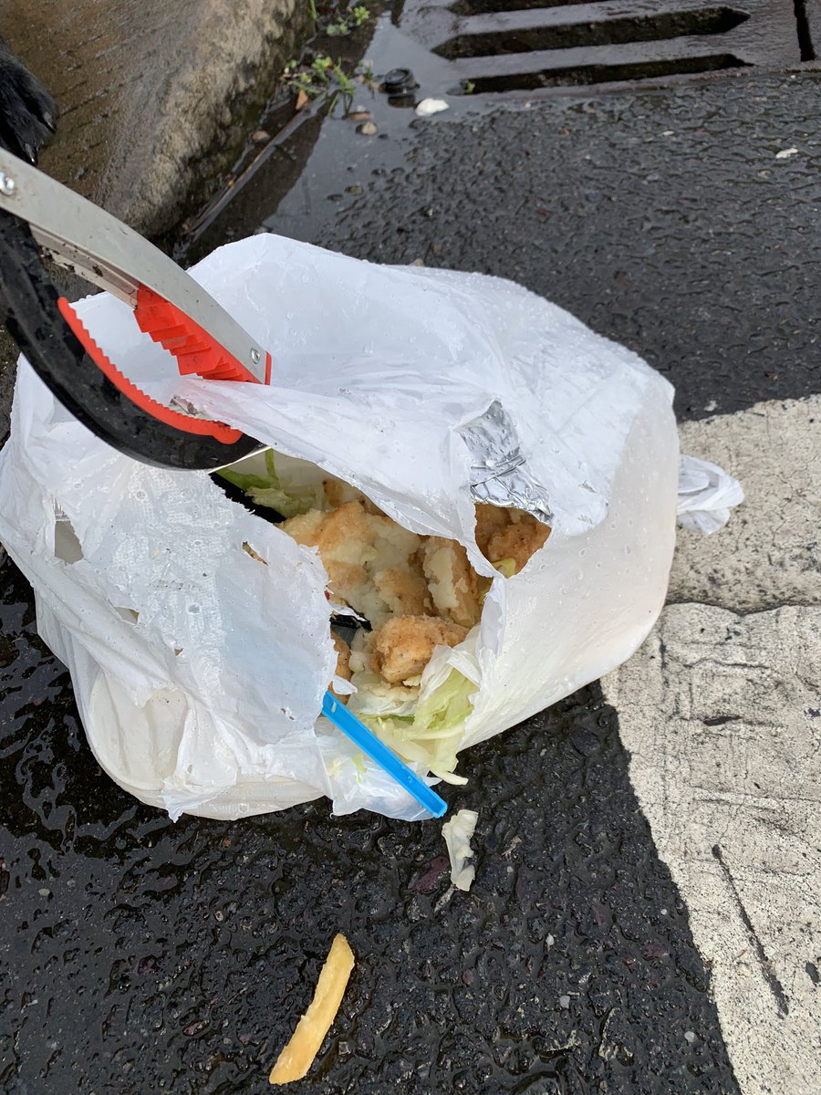loveourstreets's tweet photo. More takeaway crap thrown out of cars on residential Sheffield streets in the last few days than u could shake a stick at @McDonaldsUKNews @McDonaldsUK @KFC_UKI_Help @sccstreetsahead @SheffCouncil @mark4burngreave @alisonclareteal @PeterG4NES2019 @KeepBritainTidy @cleanupbritain https://t.co/Z1UVF7jGfs