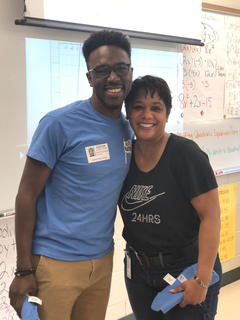 MelissaLynCarr's tweet photo. Had a celebrity sighting at DeLand High today! Darnell from @AlgebraNationFL hung out with @delandbulldogs @VCSMath https://t.co/eot3gkjHZe