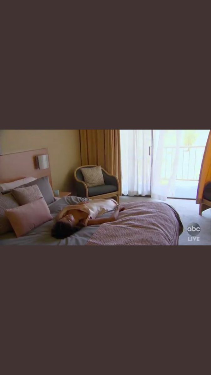 buchanan_alexia's tweet photo. Me during any slight inconvenience 
#TheBachelor https://t.co/k0zDmoBTMh