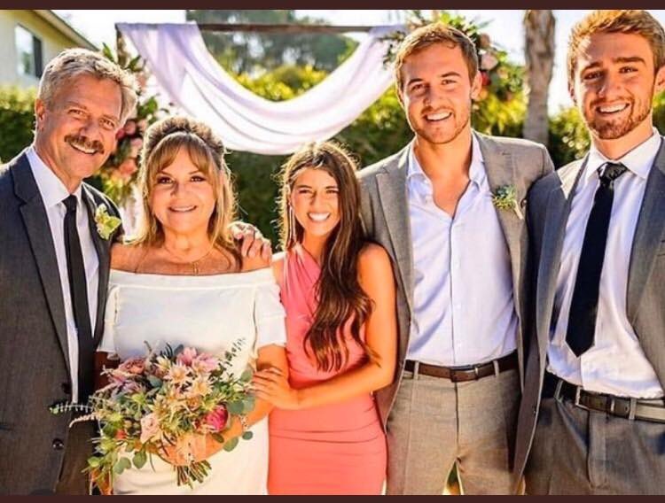 Makinzzz's tweet photo. Well this is awkward.... 😳#TheBachelor #TheBachelorFinale https://t.co/YEcBOLhTYH