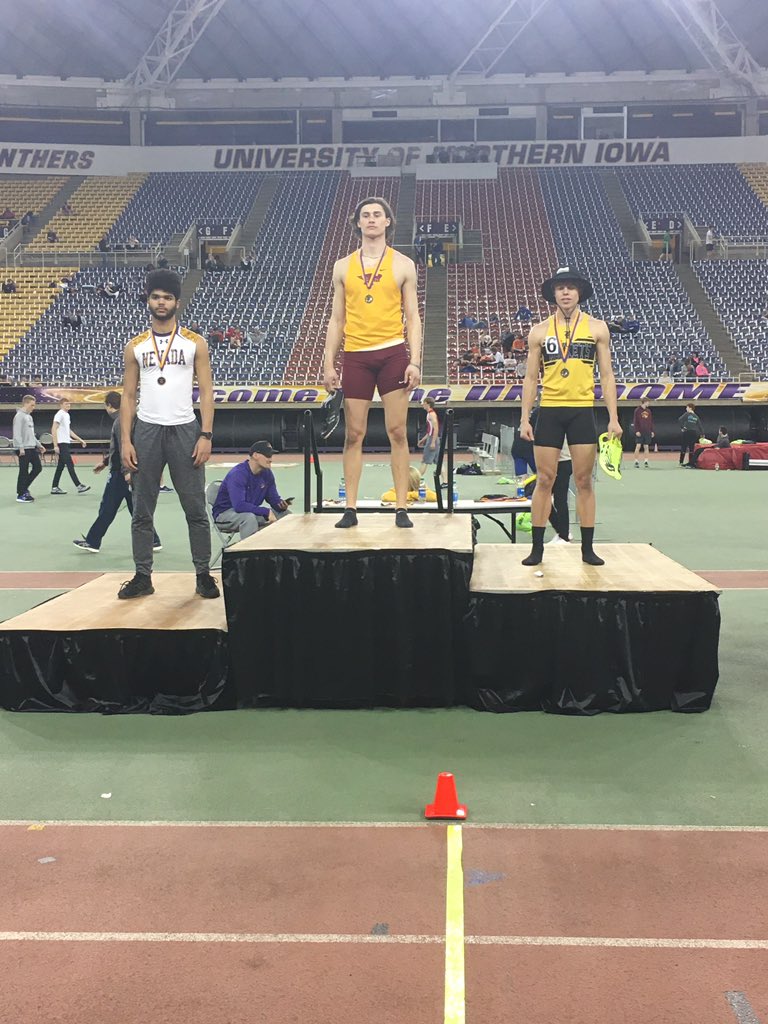 DickinsonRelays's tweet photo. Top 3 finishers in the 200 dash
🥇Brody Brecht @Hawk_TF 
🥈Kalen Walker Eddyville-Blakesburg-Fremont  🥉 Caeden DaSilva https://t.co/cgpq7Odn6v