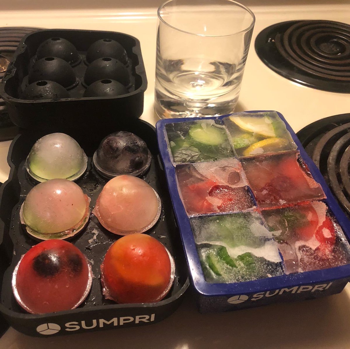 MJBurroughs's tweet photo. ICE MOLDS! I’ve never done ice infusion before but this set made it easy as fuck. Some club soda and I feel like the Queen of England. Buy em.
https://t.co/Lf1H4cw7y5
#sumpri #sphereicemold #iceballmaker #iceball #icesphere #icecube #largeicecubetray #whiskey #largeroundspheres https://t.co/yVfqe20r1C