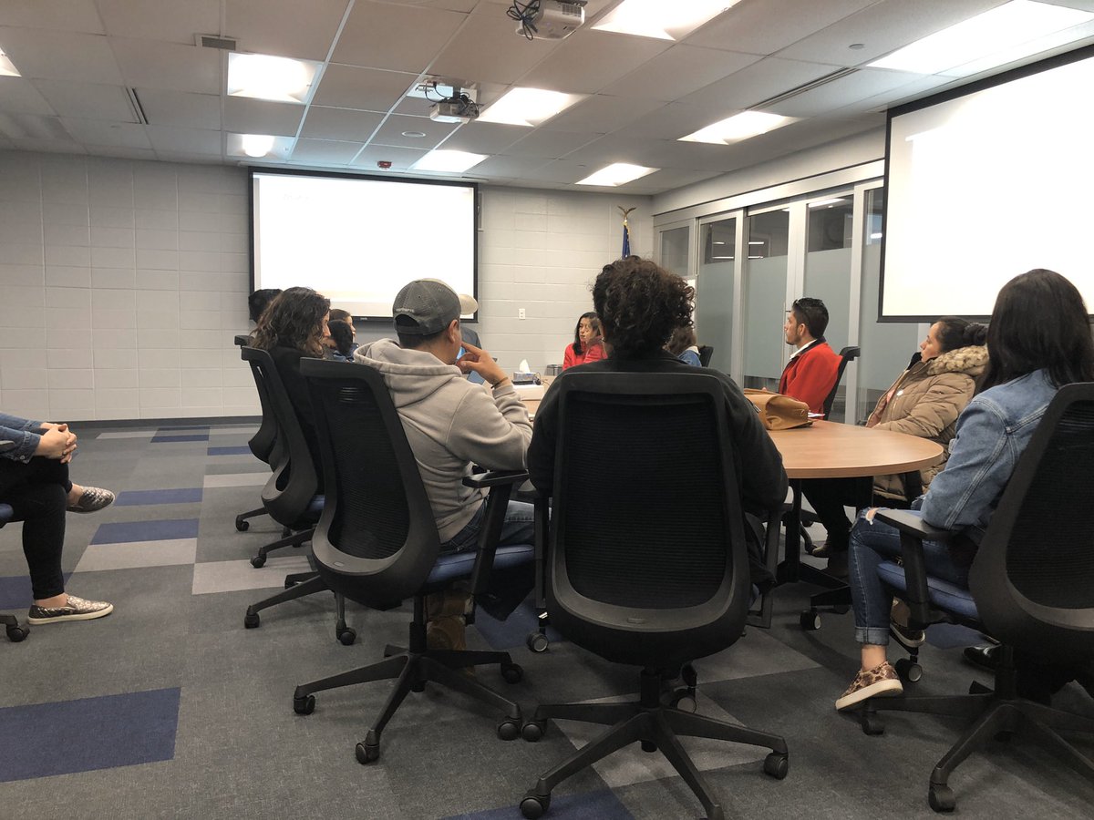 mattjones_edu's tweet photo. BPAC Bilingual Parent Advisory Committee. Presentation on DACA and Immigration status. #bilingual #WeAreWarren @SchulerScholar @pkupfer121 https://t.co/VOyCtdWiiP