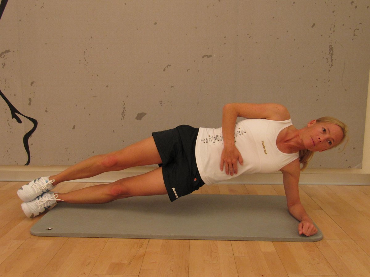 Fit2PlayCarl's tweet photo. Need some simple core/hip training ideas for home &amp; travel click this link: https://t.co/eBCFne8sf8 
@CitySportPhysio @TennisBC @ITF_Academy @STMStennis @bcphysio #keepingyoufittoplay #tennistraining #travelingphysio  #physiotherapy  #physio https://t.co/QKmnQCyZHy
