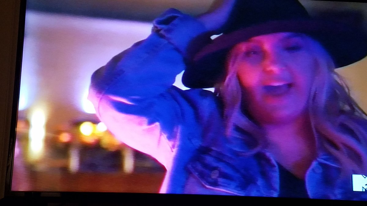 billeecox's tweet photo. Y'know, when I watch #siestakey man I dont wanna see chloe pretending to be some #nashvillecracker I may just #turnthisoff https://t.co/W7Ewn9Q9ZP
