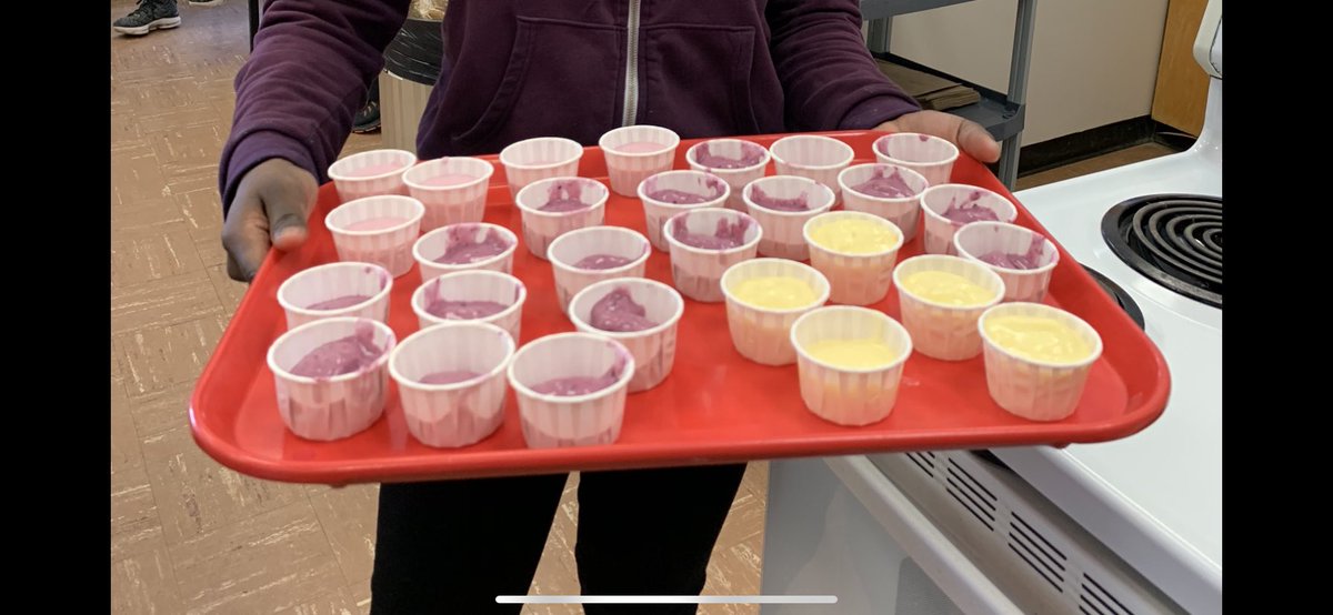 Nutrition week continues at <a href="/tecvocwpg/">Tec-Voc High School</a> with smoothie numeracy:  🍓+🍌+🥛=yum! @NutonMB @WinnipegSD