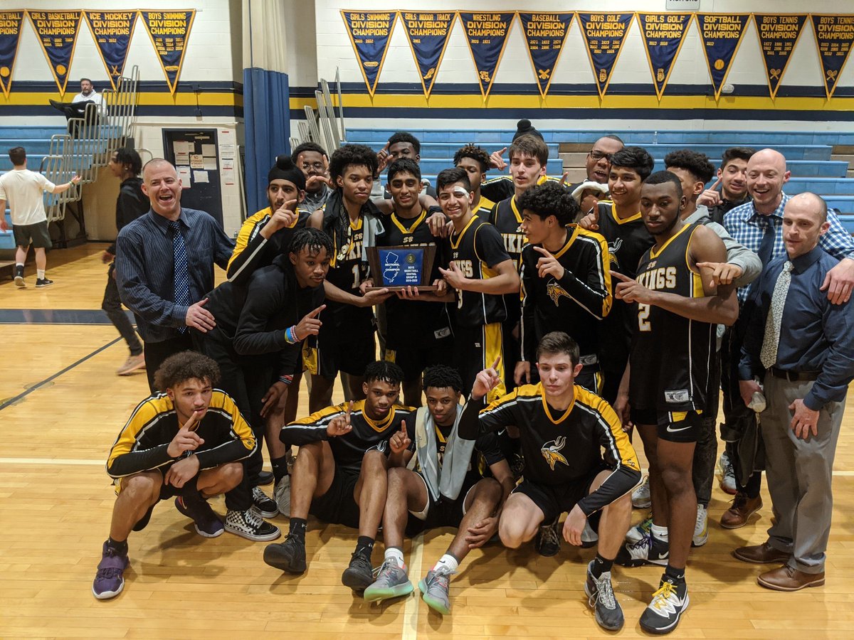 Congratulations  Boys!!!!! #vikingpride @GoSBVikings photocred <a href="/sbvikingsbball/">sbvikingsbball</a>
