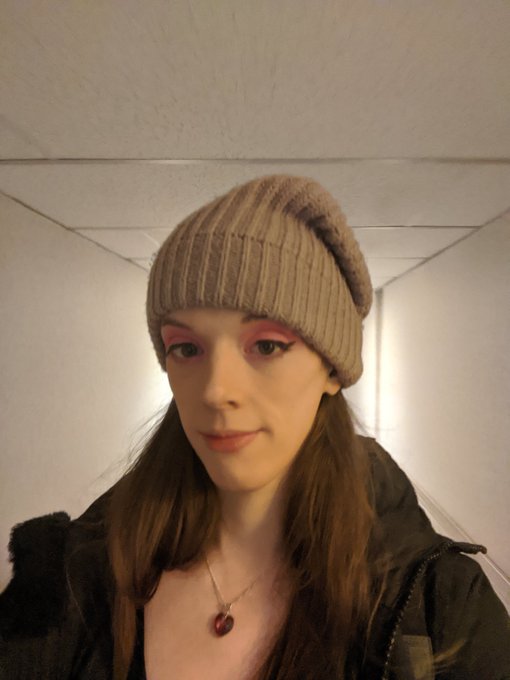 I really like this hat, things left by tinder dates are the best https://t.co/6JxGLEUECE