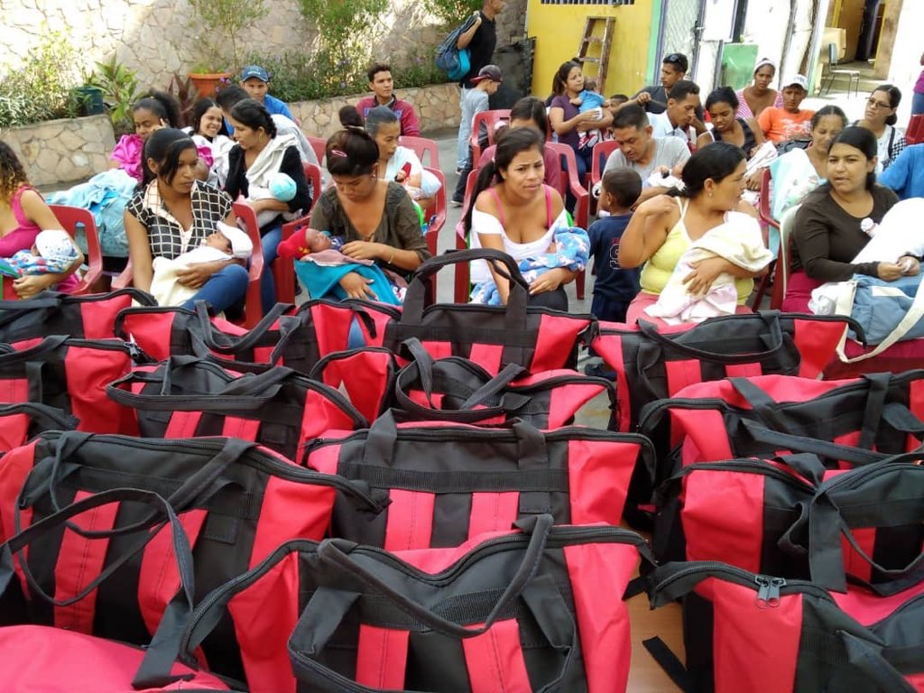 Nuestra Fundación del Niño Municipal <a href="/fdniribarren1/">fdniribarren</a> hizo entrega de pañaleras a madres de nuestro Municipio #Iribarren. Casos recibidos en las distintas visitas y jornadas que realizamos en las 10 Parroquias. Trabajo y más trabajo!