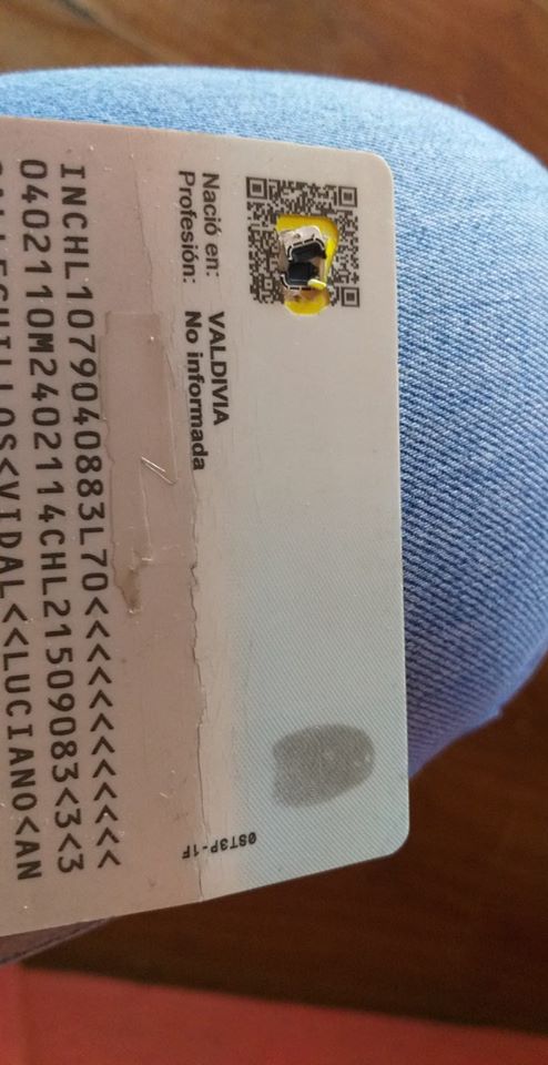 Isidora______'s tweet photo. de facebook
"en una de las marchas le hicieron control de identidad a mi hijo y el carabinero le quebro el carnet.... esto lo hago publico para l@s que andan marchando tengan cuidado ya que sin carnet.... no se vota!!!" https://t.co/LAqFfnGSTs