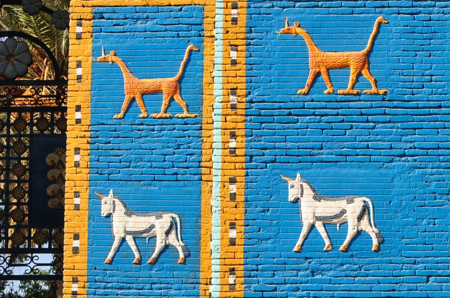 進め 中東探検隊 空中庭園やバベルの塔で知られるバビロン遺跡 バビロンの黄金期を築いたネブカドネザル2世の宮殿は アレクサンドロス大王が没した場所でもある T Co Qzfwcoggoy Twitter