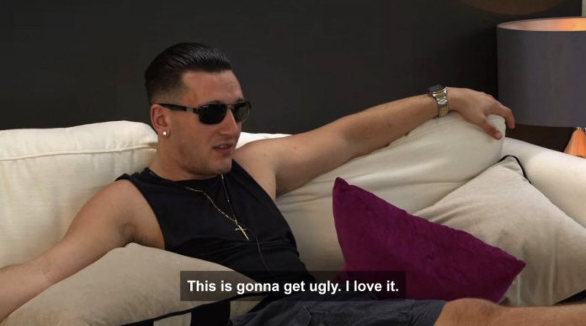 Bitchelorette_'s tweet photo. when things are wrapped up far too nicely with over an hour left 

#TheBachelor  #TheBachelorFinale https://t.co/KhUisJuD82