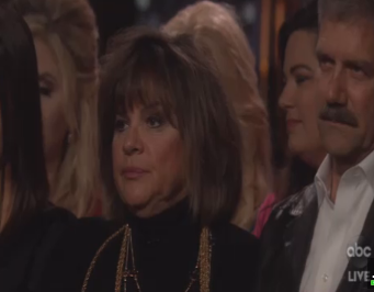 laurenzima's tweet photo. I AM LIVING AND DYING BY BARB'S FACES RN YOU GUYS #thebachelor #thebachelorfinale https://t.co/heU13Ha7ba