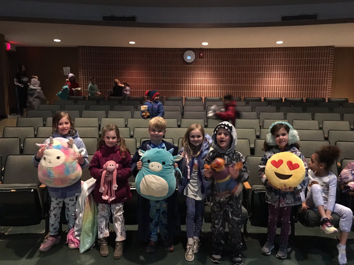 cniko112's tweet photo. A good time was had by all! Thanks for picking us at the Fun Fair and for helping fundraise for all things Hatch! #sleepunderfun #hatchtigers #oakpark97 #weared97 https://t.co/T4Iy55XaDt