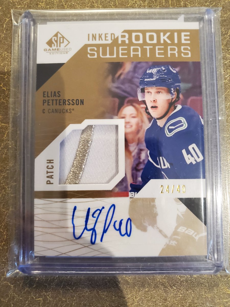 FlyingVCards's tweet photo. Huge PC add finally arrived physically via #UpperDeckEpack from a trade many months ago with @CollectGordie. Sicks #EliasPettersson RPA! Thanks again!
Also a nice #Demko RPA pickup from a deal with @John_Mc83.
Both great guys to deal with.
#flyingvcards #Canucks https://t.co/38LRc6a7MJ
