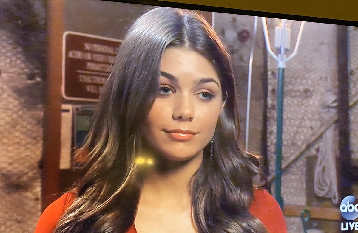 BachCritic's tweet photo. Bro Peter I’ve seen that look. She’s about to eat your lunch. #TheBachelor https://t.co/gkX3NgANBA