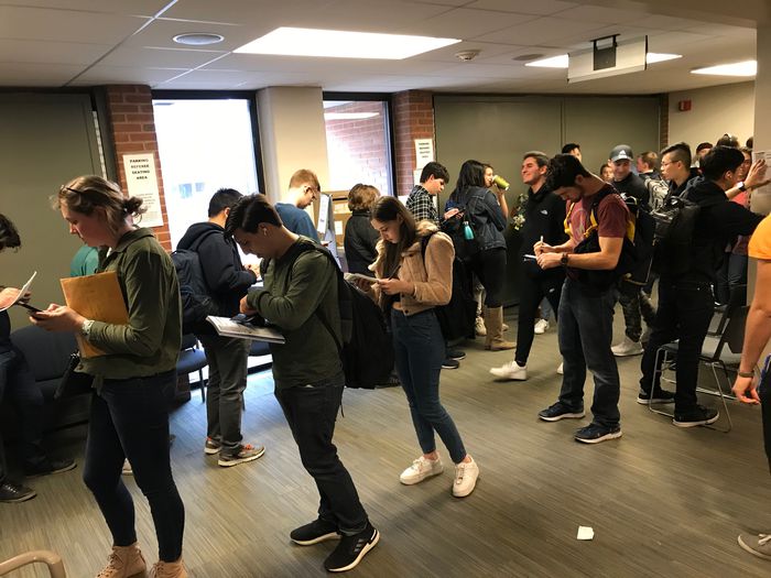 AriBerman's tweet photo. 6 hour lines in Texas last week
2-3 hour lines in Michigan & North Dakota today
This is no way to run an election https://t.co/ahQtmZ1qZy