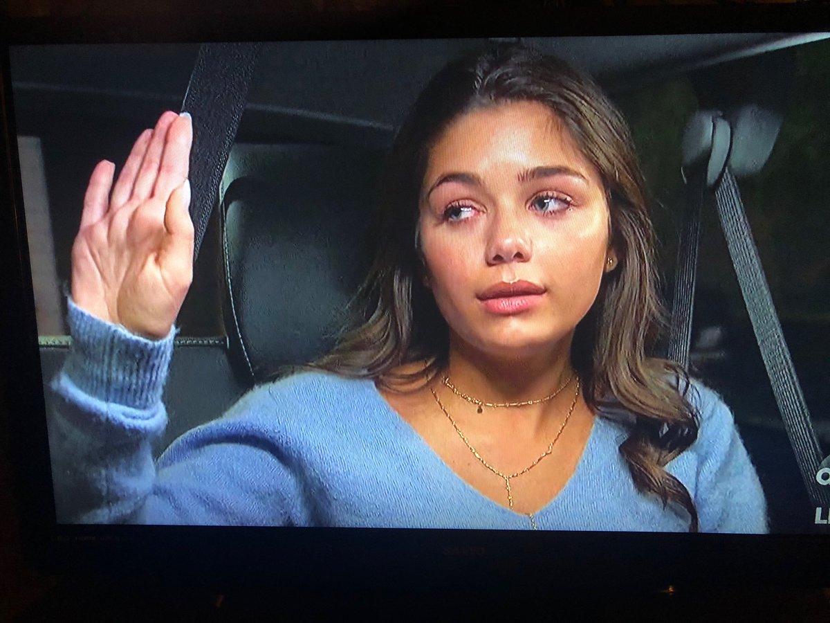 sarahbefff's tweet photo. Hannah Ann said talk to the hand, Peter 🖐 #TheBachelor #TheBachelorFinale https://t.co/CjvPRNAqGG