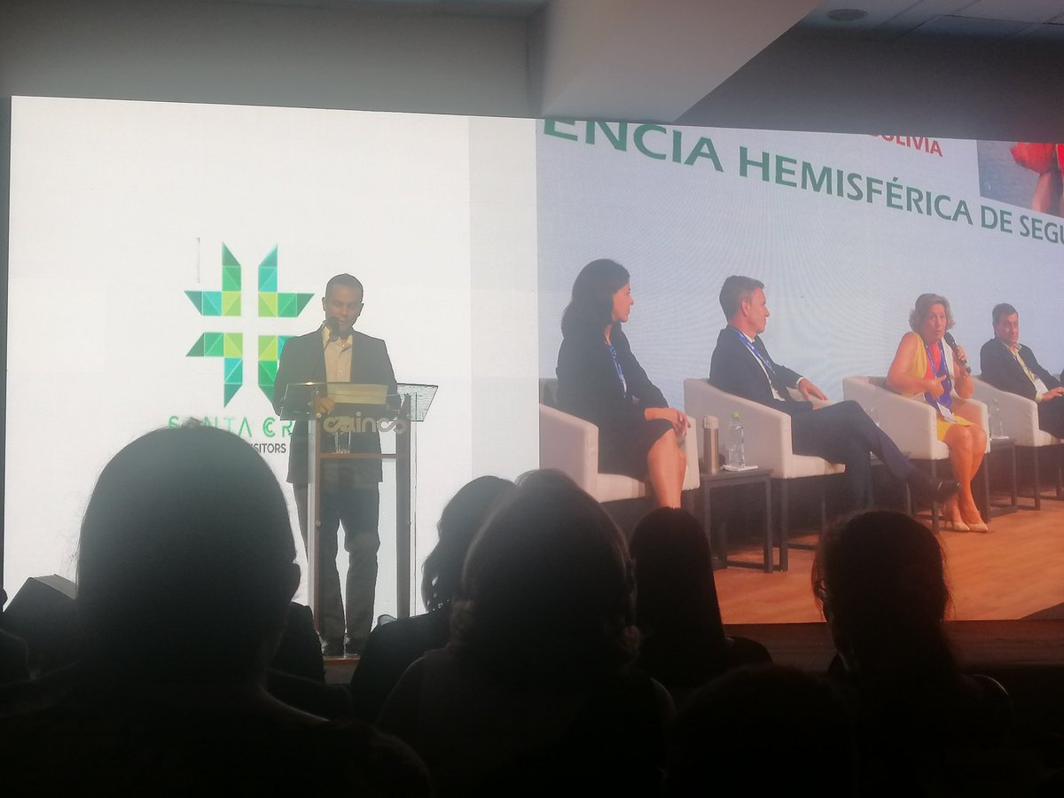 EnBusBolivia's tweet photo. EnBus presente en el lanzamiento del Santa Cruz Concention &amp; Visitors Bureau en @CAINCOBOLIVIA. Una oportunidad para promover el turismo en el país! https://t.co/eMRwfRyzu6