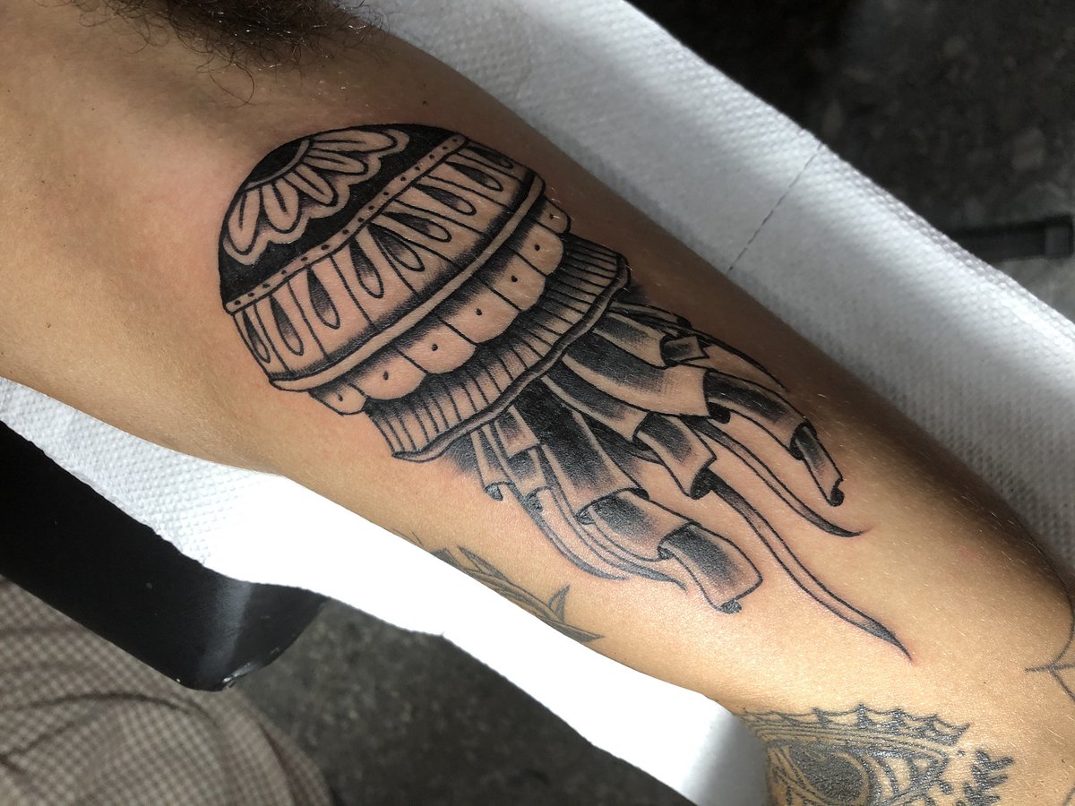 Estifnz's tweet photo. Para el que no sabia, hace un poco más de un año comencé a tatuar, estoy en Banfield, zona sur, mi mínimo son $600, el que pueda darme una mano con un rt o un follow en mi pagina de Instagram me ayudaría muchísimo.
Mi Pág: https://t.co/rzEvfVhIfW

Dejo algunos trabajos, gracias. https://t.co/CrqeiHXvDs