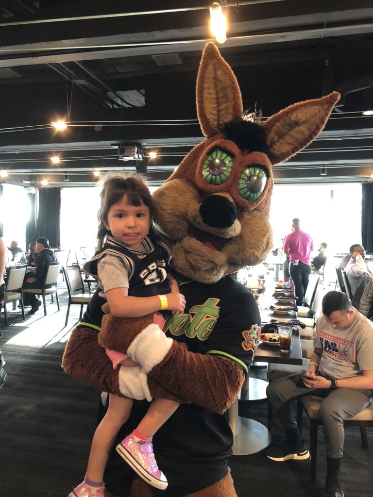 MegRod3's tweet photo. Great way to spend a birthday @1CoachRod #GoSpursGo https://t.co/xGdWN8jvK6
